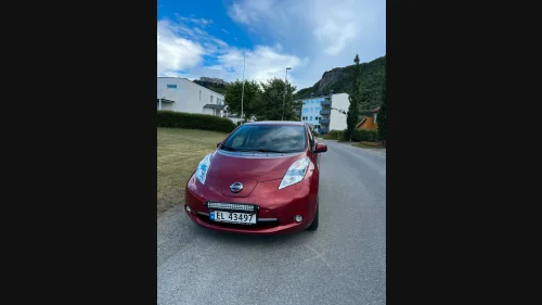NISSAN LEAF