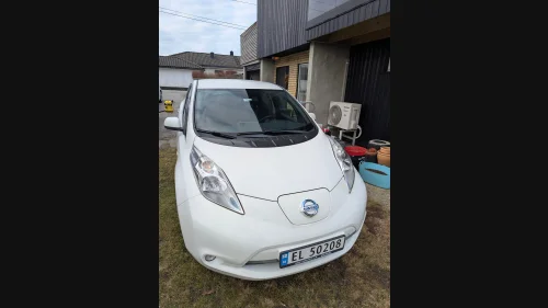 NISSAN LEAF