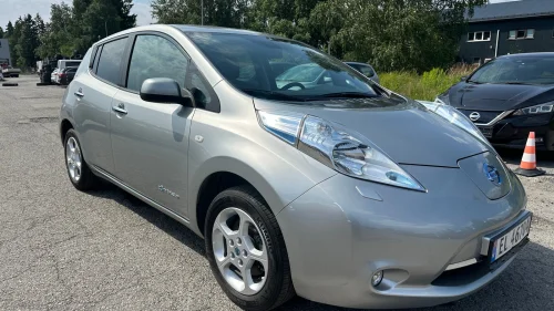 NISSAN LEAF