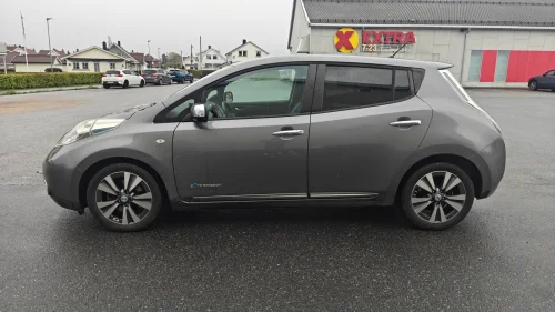 NISSAN LEAF Tekna