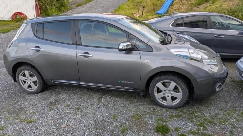 NISSAN LEAF