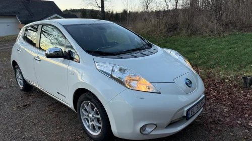 NISSAN LEAF