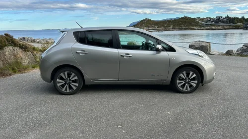 NISSAN LEAF Tekna, 11 av 12 streker på batteriet.