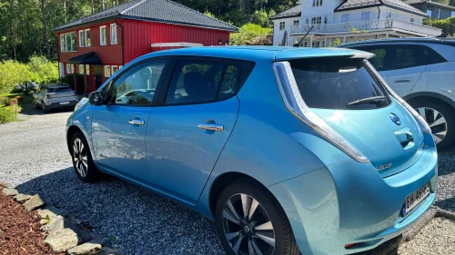 NISSAN LEAF