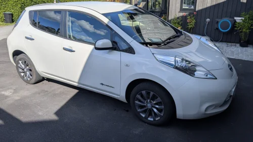 NISSAN LEAF