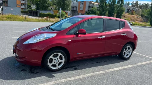 NISSAN LEAF