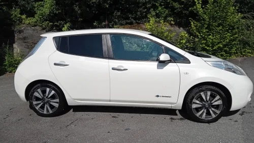 NISSAN Leaf