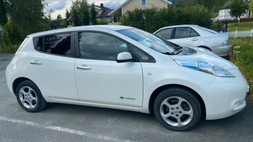 NISSAN LEAF