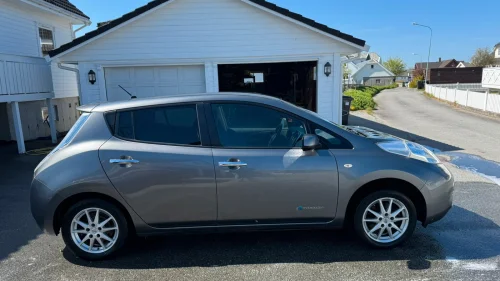 NISSAN LEAF