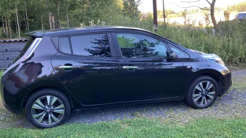 NISSAN LEAF