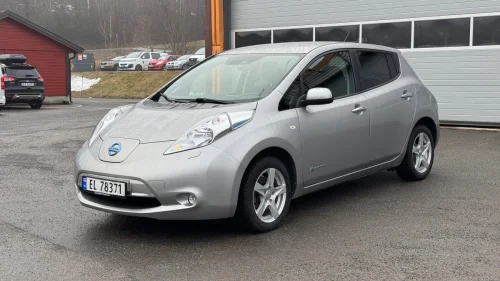 NISSAN LEAF NAVI VARMER KAMERA CRUISE S+V