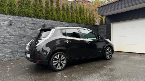 NISSAN LEAF 30kWh Tekna 30kWh BOSE 17"ALU Ryggekam Keyless Skinn +++