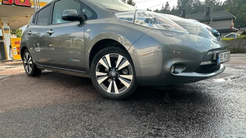 NISSAN LEAF 30kWh Tekna 30 kWh Skinn Ny service 360 Navi Norsk 1eier