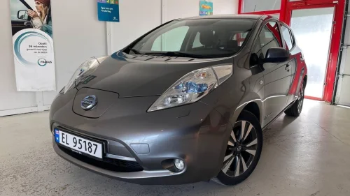 NISSAN LEAF 30kWh EU 10.2026 / 30 KW / NAVI / R.KAM / CRUISE / SE PRIS ++