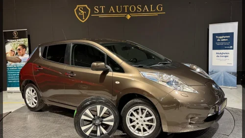 NISSAN LEAF 30kWh 30kWh/Ny-service/12.27/R-kamera/isofix/Bluetooth/Aux/Na