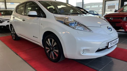 NISSAN LEAF 30kWh 30KWH Tekna Skinn Bose