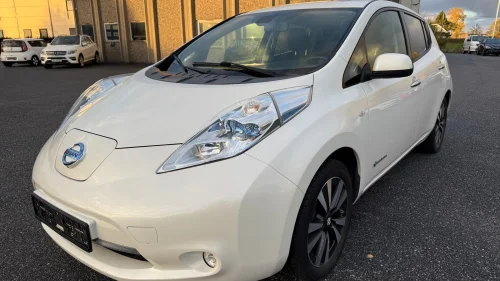 NISSAN Leaf 30kWh Tekna 30kWh Skinn Navi Kamera NyEu
