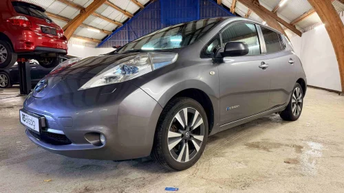 NISSAN LEAF 24kWh TEKNA - 10-12 STREKER - EUGODKJENT 02.2027 - VELHOLDT