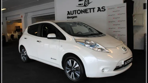NISSAN Leaf 30kWh 30KW,TEKNA,SKINN,DAB+,NAVI,BOSE,KAM,EU-OK TIL NOV 2027!