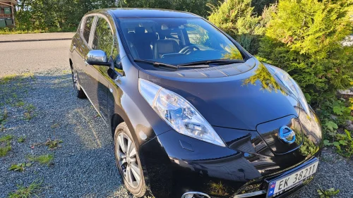 NISSAN LEAF 30kWh Tekna 30kWh (10 av 12 streker)