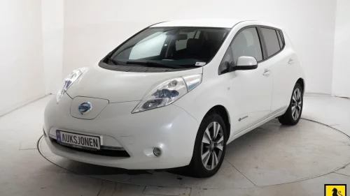 NISSAN LEAF 30kWh 30 KWH TEKNA NAVI CRUISE 360-KAMERA RATTVARME DAB SKINN