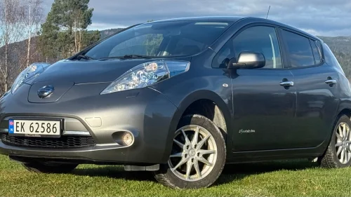 NISSAN LEAF 30kWh Acenta 30kWh / RYGGEKAMERA / NAVI / EU 07.2027 ++