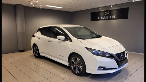 NISSAN LEAF 40kWh 40kWh N-Connecta / LED / 360Kam / Navi / DAB +++