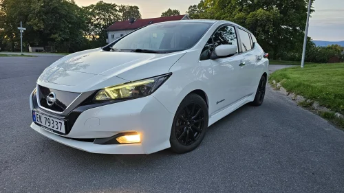 NISSAN LEAF 40kWh 40kWh/APPLECARPLAY/ADAPTIVCRUISE+++
