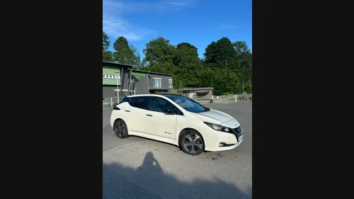 NISSAN LEAF 40kWh 40kWh Tekna/360 kamera/BOSE/Rattvarme/ACC/++