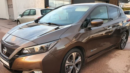 NISSAN LEAF 40kWh Kamera 360 / Adaptiv CC / Servicehefte / +++