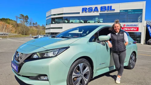 NISSAN LEAF 40kWh 40 kWh 270KM/Tekna/Ryggekam/NAVI/CARPLAY/RATTVARME/