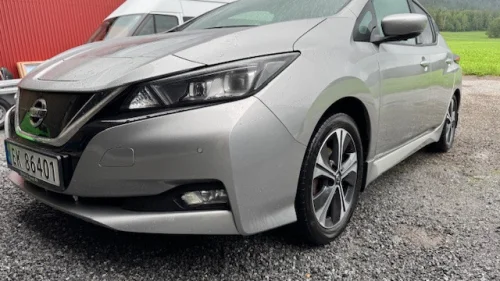 NISSAN LEAF 40kWh Tekna Grade, sølv/lyst skinn, ny type 40kWh