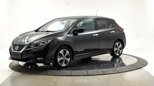 NISSAN LEAF 40kWh 40kw Launch Edition 360 kamera,navi, adaptive cruise