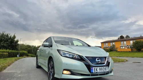NISSAN LEAF 40kWh 40kWh Launch, ACC, 360 kamera