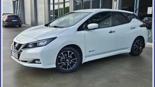 NISSAN LEAF 40kWh 40kWh 360Kam D.Skinn Navi V.ratt Acc DAB BT EU 10/26