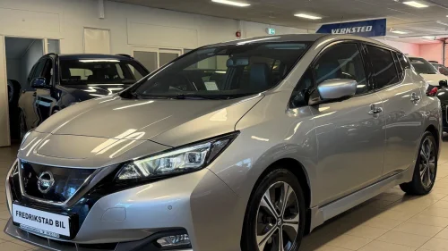 NISSAN LEAF 40kWh 40kWh-NCONNECTA-360" KAMERA-NAVI-DAB-RATTVARME-ISOFIX