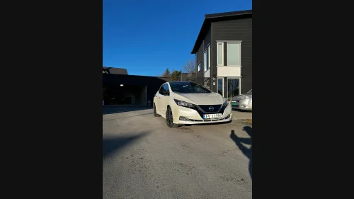 NISSAN Leaf 40kWh VELHOLDT 110KW 40kwh TEKNA/BOSE/360Kamera/Skinn/Navi