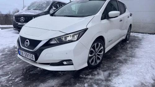 NISSAN Leaf 40kWh 40KWH,EU-OK 3-27,TEKNA,NAVI,360KAMERA++