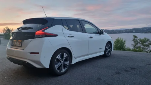 NISSAN Leaf 40kWh PEN LEAF, 40kWh TEKNA, TOPPMODELL, BOSE, APPLE Carplay.