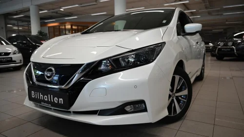 NISSAN Leaf 40kWh 40KWH Acenta - LAV KM !!