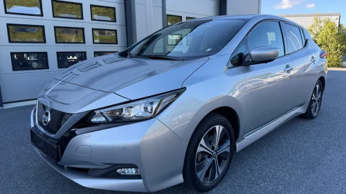 NISSAN LEAF 62kWh 62kWh 218Hk 385Km WLTP 360Kam Skinn Navi DAB+