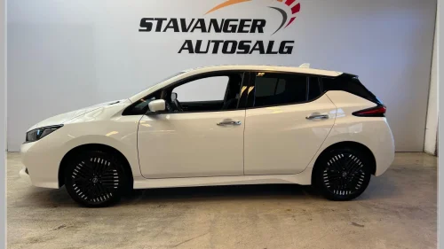 NISSAN LEAF 62kWh 62kWh/395KM/NAVI/360 KAMERA/DAB/MEGET PEN+++