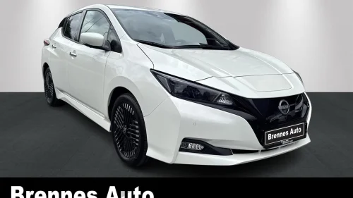 NISSAN LEAF 40kWh 40KWH Tekna / BOSE / NAVI / APP / Skinn