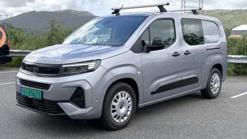 OPEL Combo-e Cargo Electric 50kWh L2 - 2 sett hjul - ladekabel