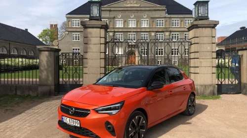 OPEL CORSA 50 kWh // Elegance // CarPlay // Kamera // 17" Sommer