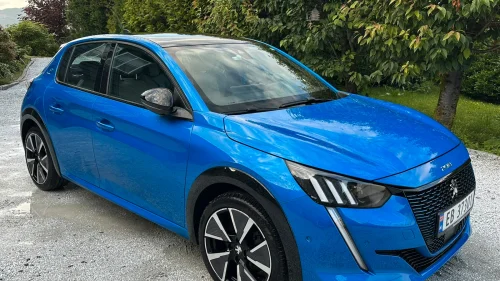 PEUGEOT 208 GT Panorama DAB Skinn S/V-hjul