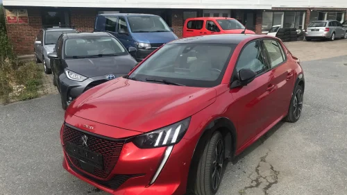 PEUGEOT 208 GT 136HK BATTERITEST NY SERVICE R. KAM NAVI