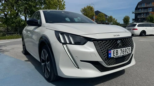 PEUGEOT 208 GT Line 136hk ACC R.Kamera LED CarPlay Navi Klima++