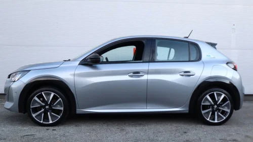 PEUGEOT 208 e-208/GT-LINE/136HK/CARPLAY/R.KAM/NAVI/DAB/BT+++