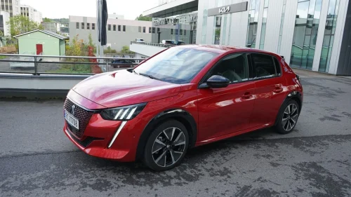 PEUGEOT 208 e-208 GT / Godt utstyrt / kun 6800 km !